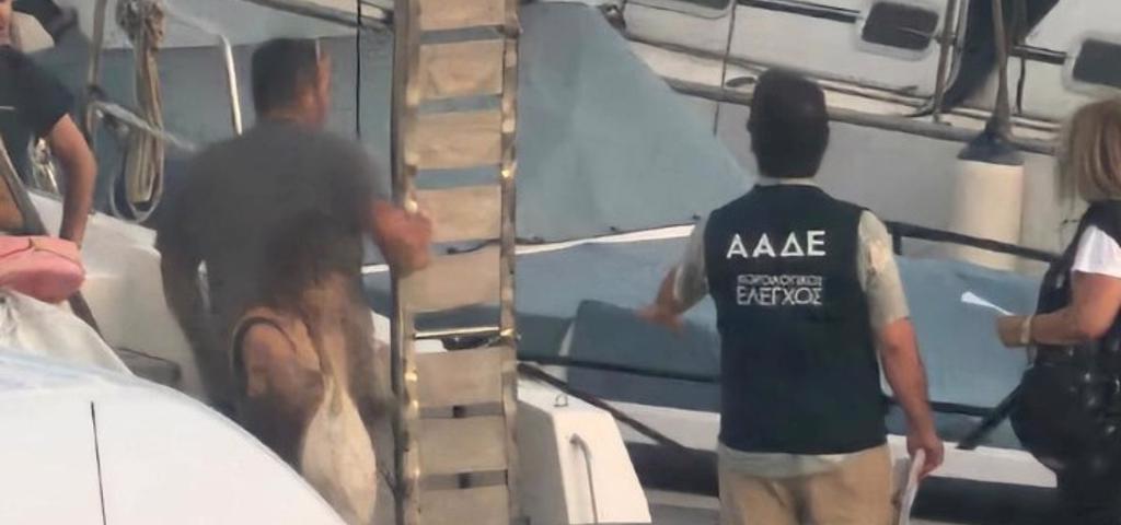 Ελεγχος της ΑΑΔΕ για φοροδιαφυγή σε ημερόπλοια της Σαντορίνης Ελεγχος της ΑΑΔΕ για φοροδιαφυγή σε ημερόπλοια της Σαντορίνης